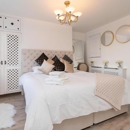 Gloucester Place Townhouse With Hot Tub! 첼튼엄 외부 사진