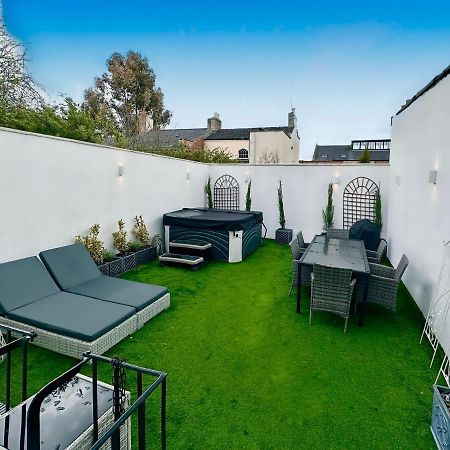 Gloucester Place Townhouse With Hot Tub! 첼튼엄 외부 사진