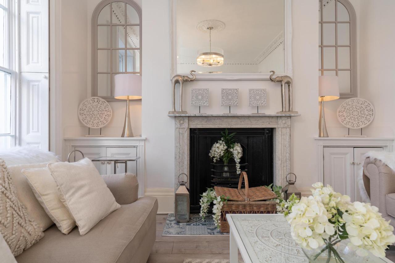 Gloucester Place Townhouse With Hot Tub! 첼튼엄 외부 사진